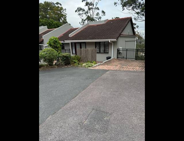 3 BEDROOM SIMPLEX FOR SALE IN COWIES HILL